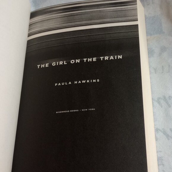 The Girl on The Train Paula Hawkins 2016 - Picture 4 of 13